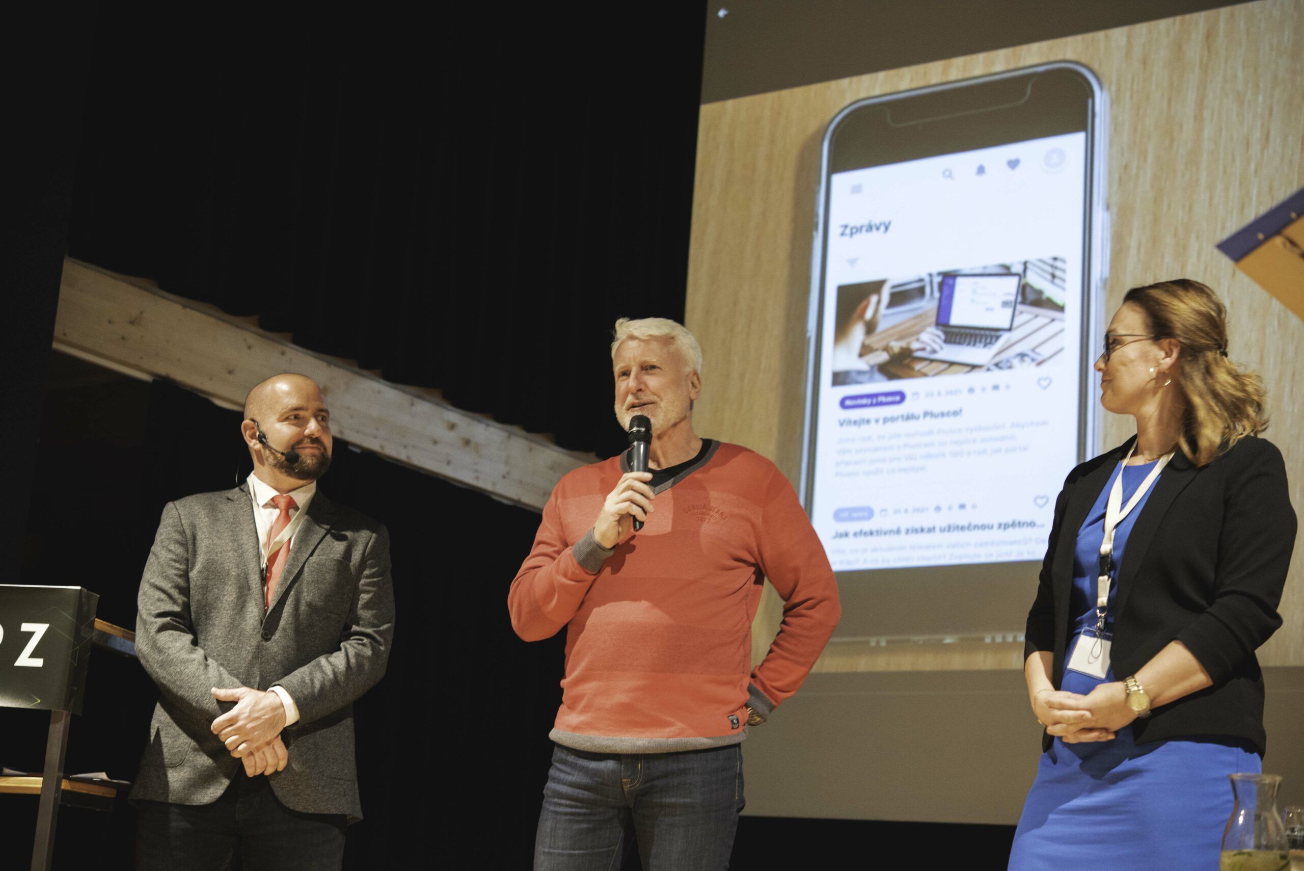 Fotky z křestu portálu Plusco na akci MeetUP Z